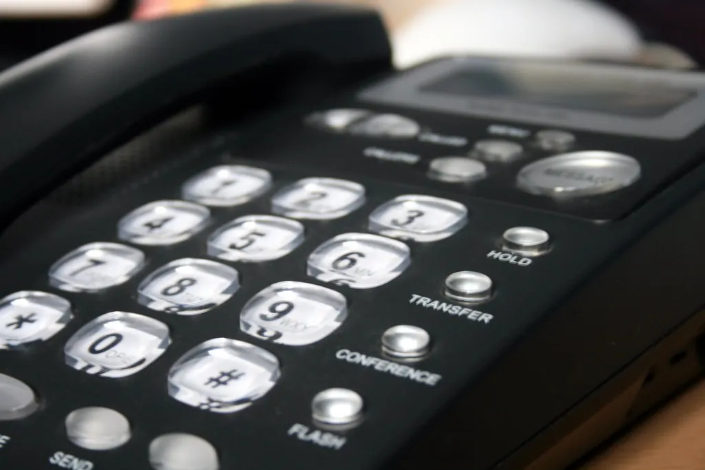 Centralino AI che risponde al telefono per una PMI